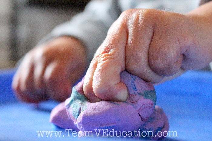 What does it look like to explore play dough for THE FIRST TIME?! Beautiful photos documenting a toddler's first experience.