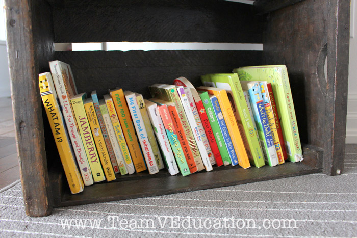 How to organize children's books. We set up the best home library display! Are you considering how to set up your home library to better engage your little ones? Consider these 6 great ideas to help you create a home library display that will entice your young readers to both read and tidy up after themselves, while also maintaining a cohesive look in your home décor.